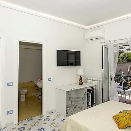 Ambra Short Rent