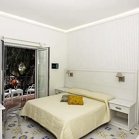 Ambra Short Rent